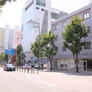 Wood House Hotel Busan